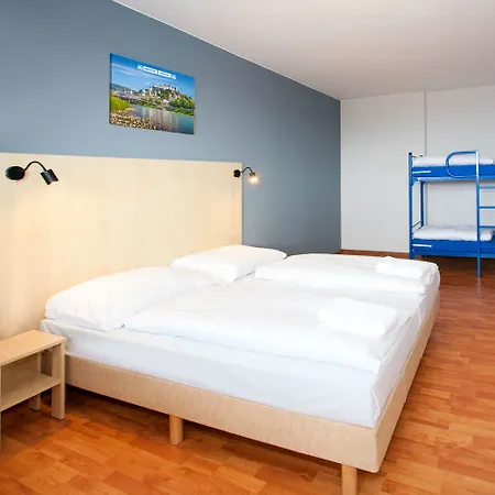 Hostal A&o Hauptbahnhof *